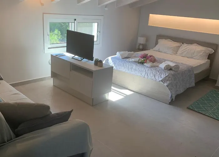 Terpsichore Boutique Bright New Sofita And 3* Dassia (Corfu)